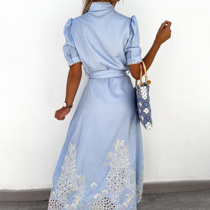 Weiches Elegantes Besticktes Sommerkleid Für Dich Tragen