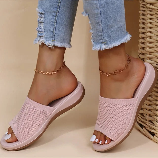 Warmes und Bequemes - Flache Sandalen für dich