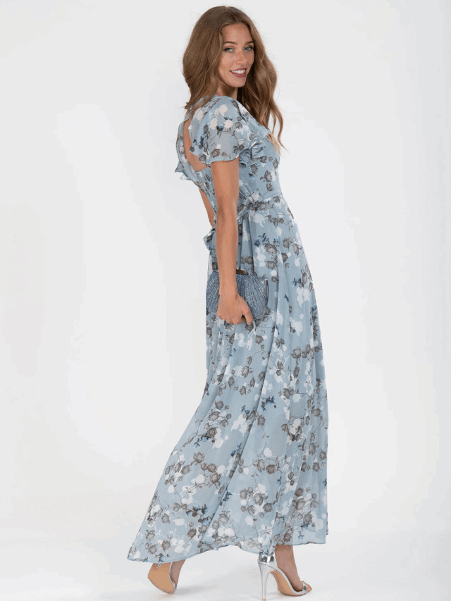 Warmes Kleid mit floralem Muster für dich zum Tragen