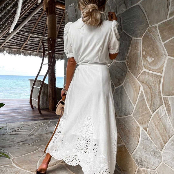 Weiches Elegantes Besticktes Sommerkleid Für Dich Tragen