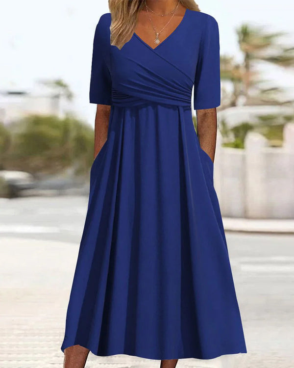 Elegantes Kleid mit kurzen Ärmeln für dich entdecken