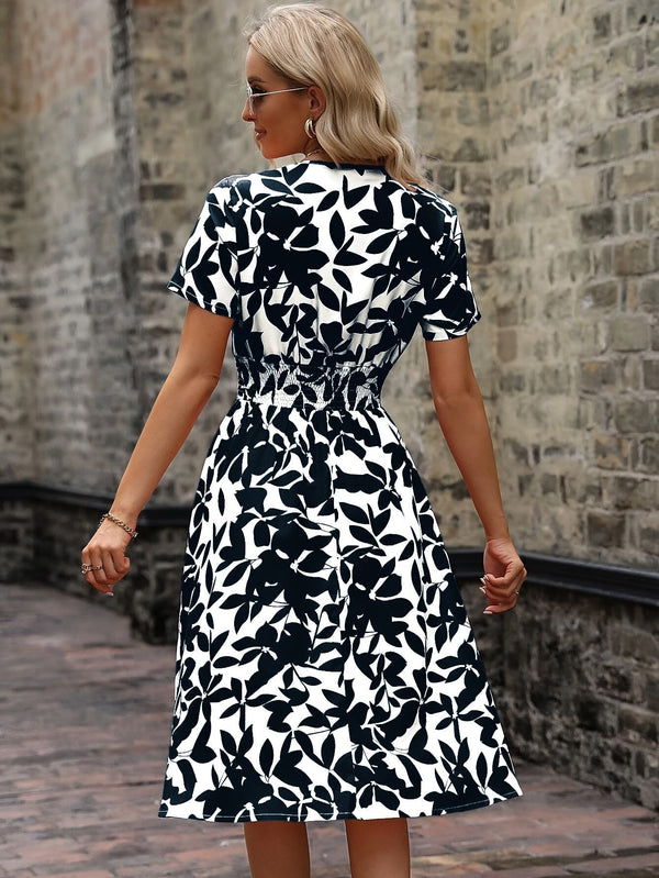 Elegantes Blumenkleid Mit Wickelausschnitt Für Jeden Anlass