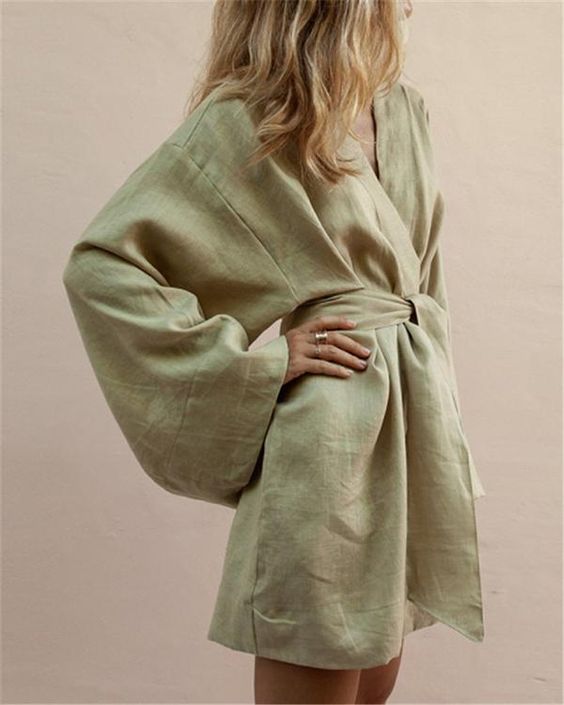 Elegantes Emma -Kimono Mini Kleid für Vielseitige Anlässe