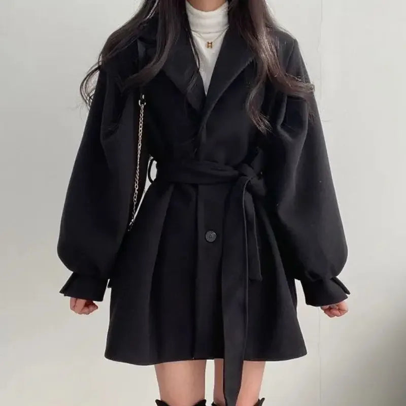 Bequemer Trenchcoat Mit Gürtel Und Eleganter Mantel