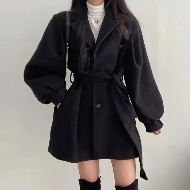 Bequemer Trenchcoat Mit Gürtel Und Eleganter Mantel