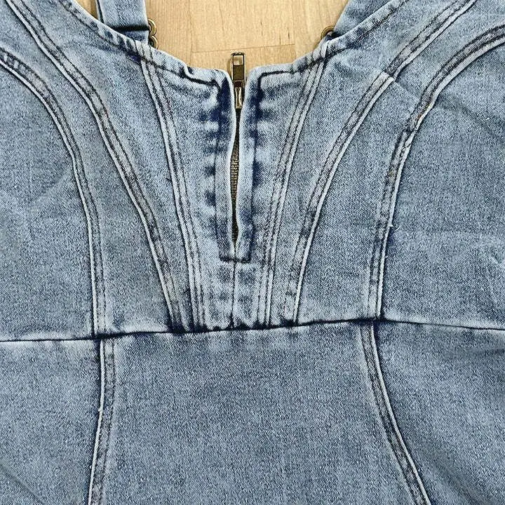 Warmes Jeanskleid mit verstellbaren Trägern für dich