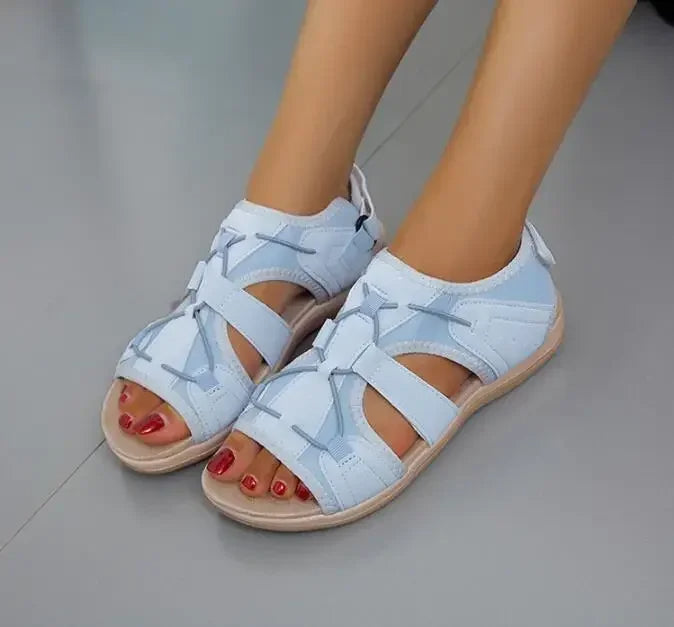 Weiche und stilvolle verstellbare Sommersandalen für dich