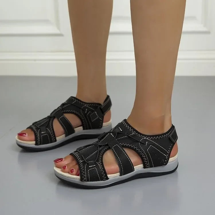 Weiche und stilvolle verstellbare Sommersandalen für dich