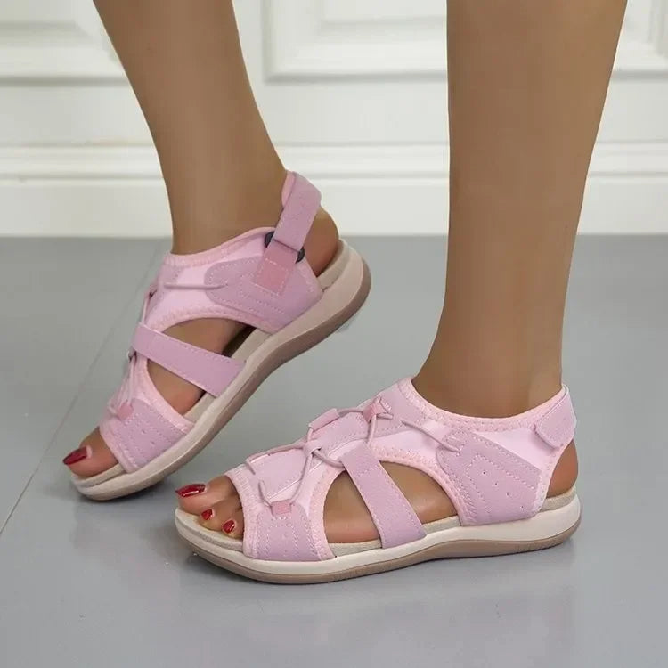 Weiche und stilvolle verstellbare Sommersandalen für dich
