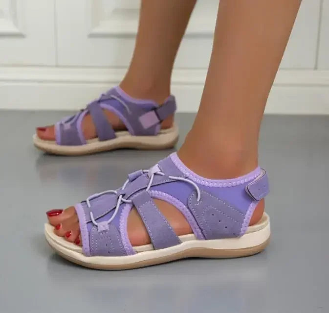 Weiche und stilvolle verstellbare Sommersandalen für dich