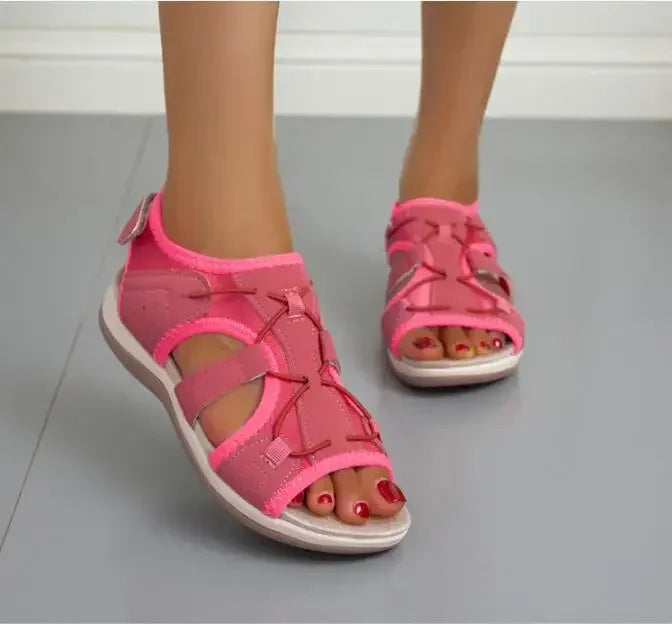 Weiche und stilvolle verstellbare Sommersandalen für dich
