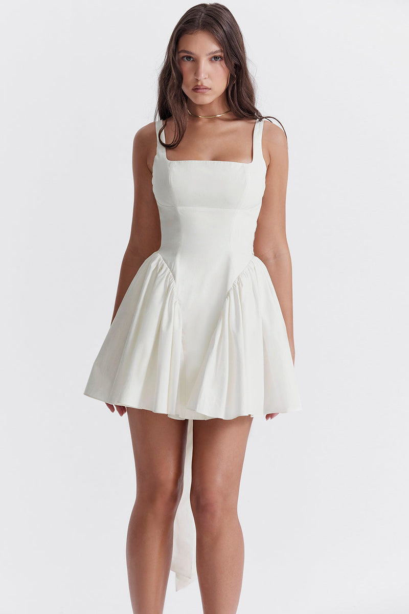 Elegantes Mini-Kleid Mit Schleife Für Feste Anlässe