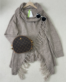 Freyja – Pullover mit Fransen und V-Ausschnitt