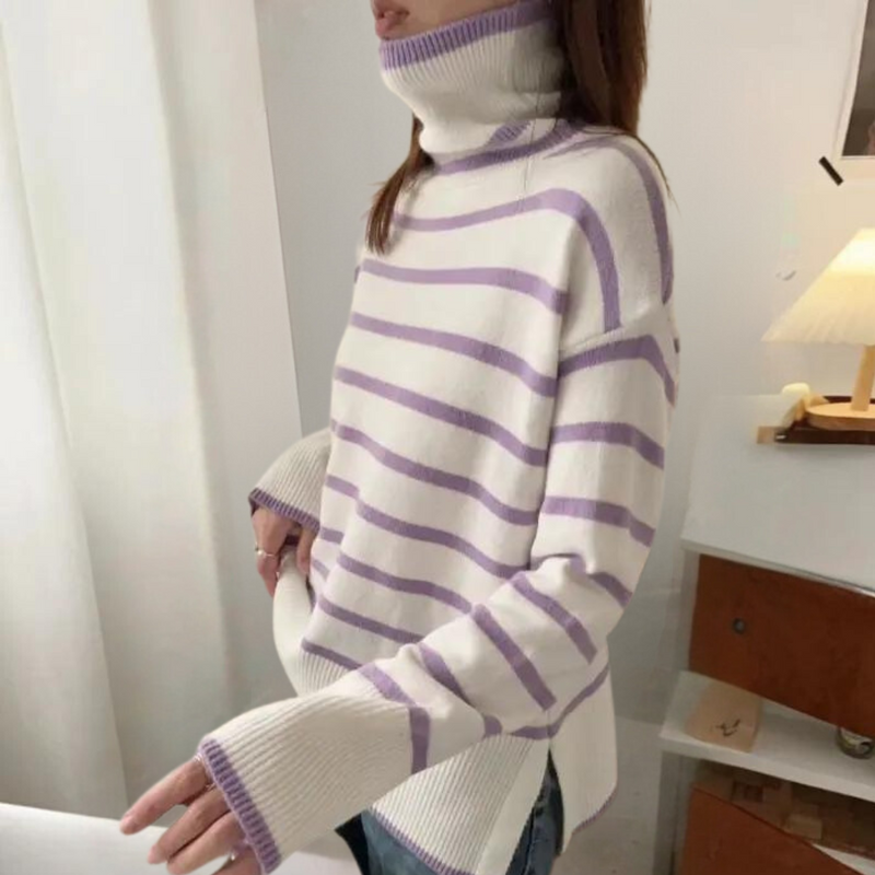 Gestreifter Damen-Rollkragenpullover im trendigen Stil