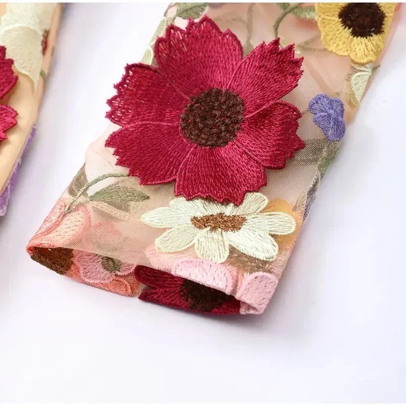 Warmes und Handgefertigtes Blumenkleid für Dich kaufen