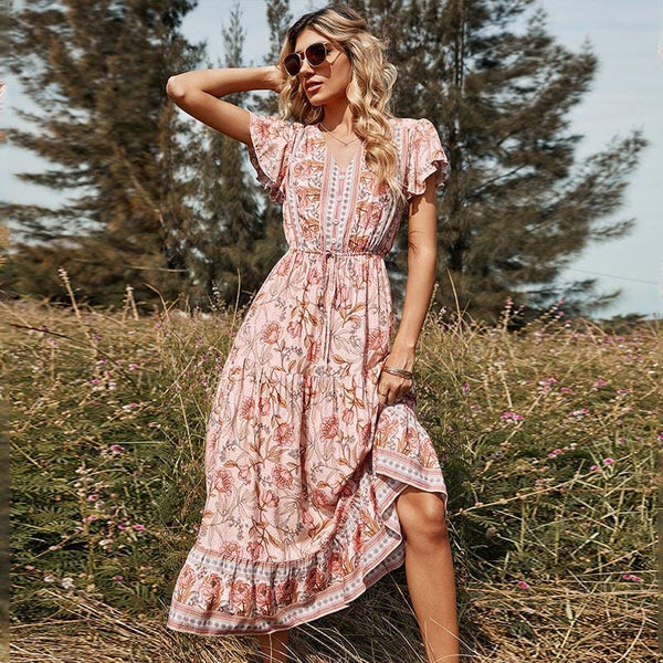 Schönes Emma -Kleid mit Rosa Blumen für den Sommer