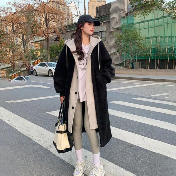 Lange Damen-Winterjacke mit Kapuze im Oversize-Stil