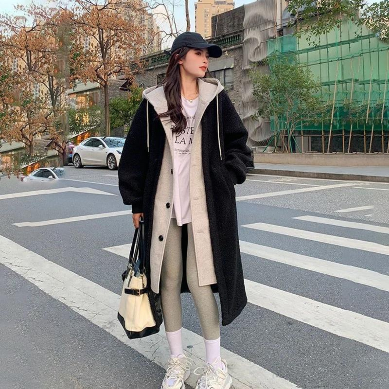 Lange Damen-Winterjacke mit Kapuze im Oversize-Stil