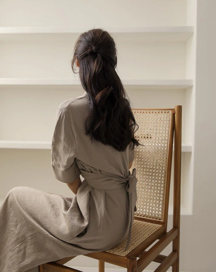 Elegantes Khaki-Leinenkleid für den lässigen Boho-Look