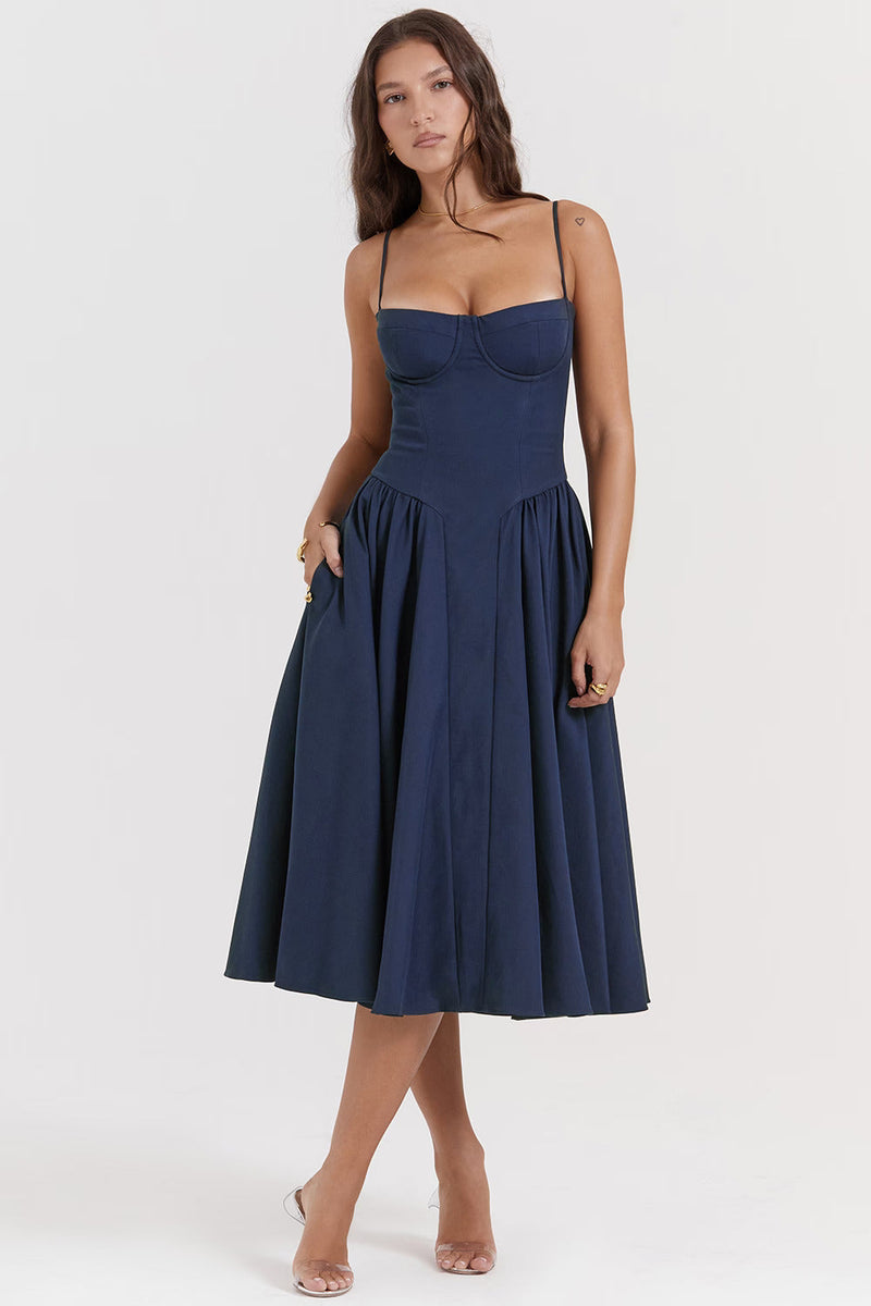 Warmes Kleid mit plissiertem Saum für dich entdecken
