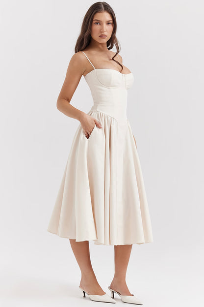 Warmes Kleid mit plissiertem Saum für dich entdecken