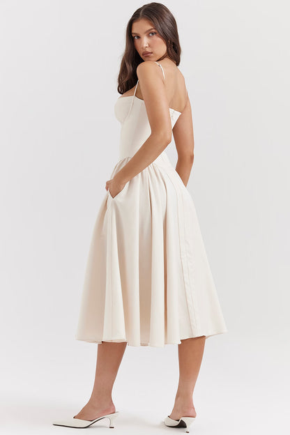 Warmes Kleid mit plissiertem Saum für dich entdecken
