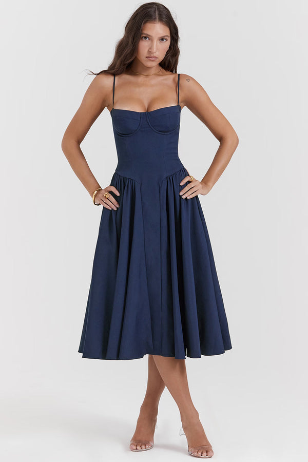 Warmes Kleid mit plissiertem Saum für dich entdecken