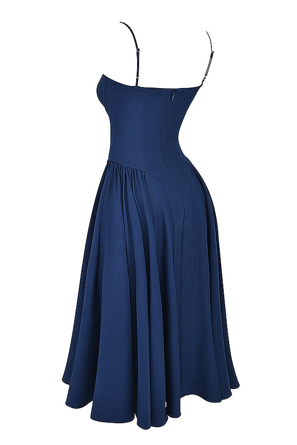 Warmes Kleid mit plissiertem Saum für dich entdecken