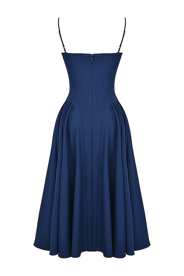Warmes Kleid mit plissiertem Saum für dich entdecken