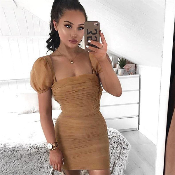 Elegantes Kleid Mit Plissiertem Stoff Für Besondere Anlässe