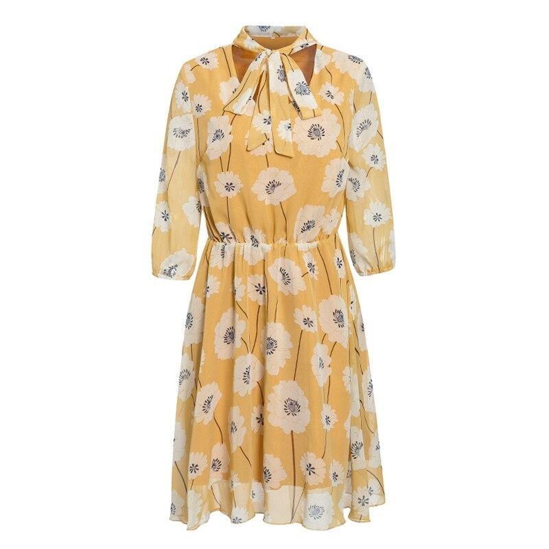 Elegantes Kleid mit Blumen und Schleife für den Sommer