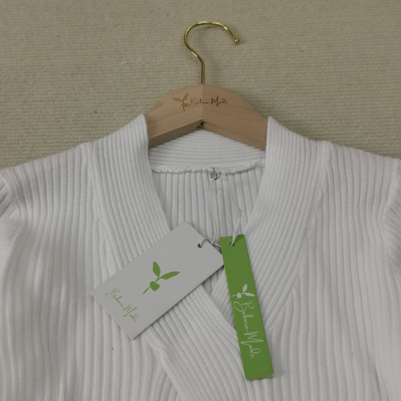 Weicher Weißer Pullover Für Gemütliche Tage Zuhause