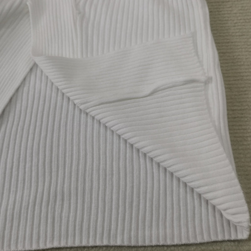 Weicher Weißer Pullover Für Gemütliche Tage Zuhause