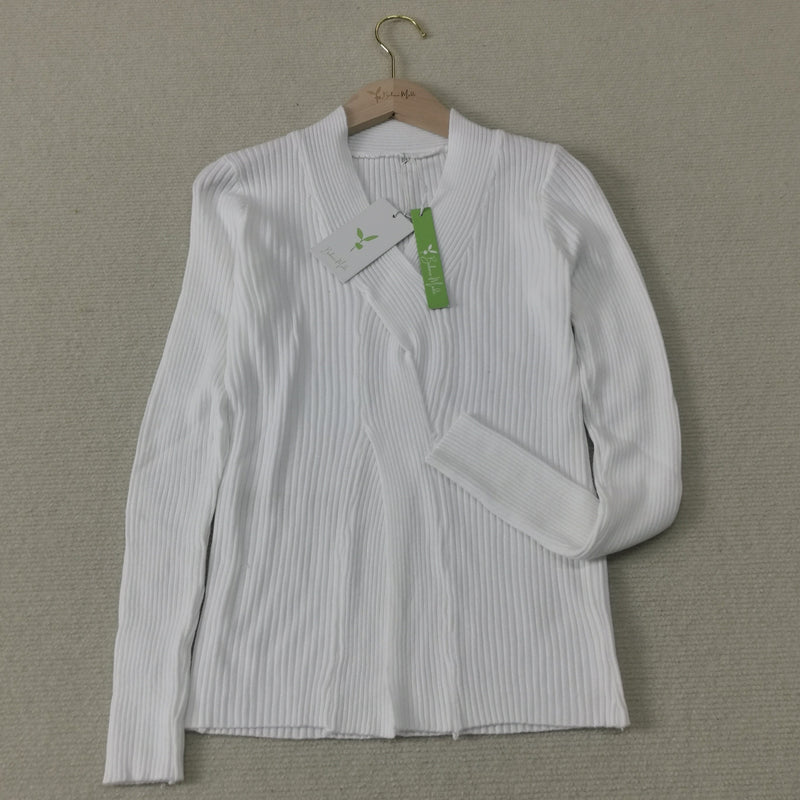 Weicher Weißer Pullover Für Gemütliche Tage Zuhause